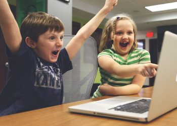 How Does Random Number Generation Ensure Fair Playing in Online Games?