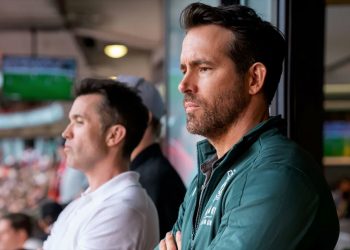 Ryan Reynolds and Rob McElhenney in Welcome to Wrexham