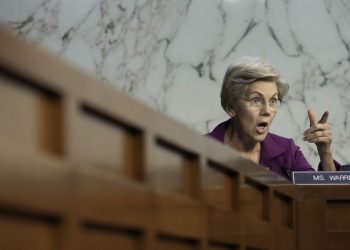 Elizabeth Warren asks FTC, DOJ to look into Amazon, Apple, and Google car businesses