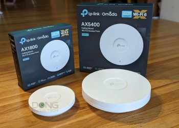 TP-Link Omada EAP670 vs EAP610: The access points and their retail boxes.